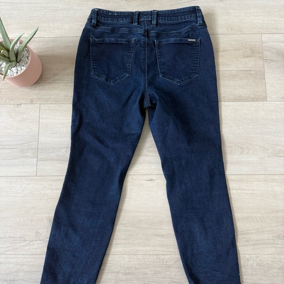 Tommy Bahama Women’s High Rise Ankle Dark wash size 6 jeans - Picture 5 of 7